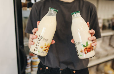 Leche de soja versus leche de almendras: ¿cuál es más saludable?